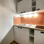 2 Pièces Face à La Avec Terrasse, Parking Privé Et Wifi à - Fr-1-338-526