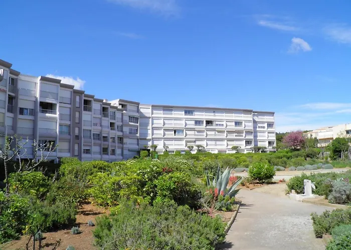 2 Pieces Face A La Avec Terrasse, Parking Prive Et Wifi A - Fr-1-338-526 * Сет